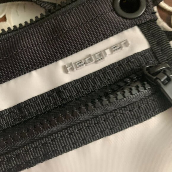 New Hedgren Crossbody/Waist Nylon Pouch - Picture 2 of 5